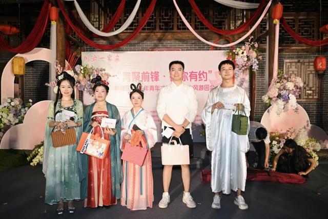 【团团严选】川渝一家亲—— 这场古风交友带你邂逅中式浪漫→
