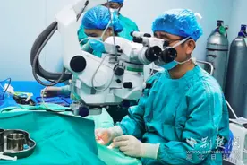 脱位晶体“归位”！9岁“马凡”男童右眼看不见，武汉普瑞眼科再完成一例高难度手术图片
