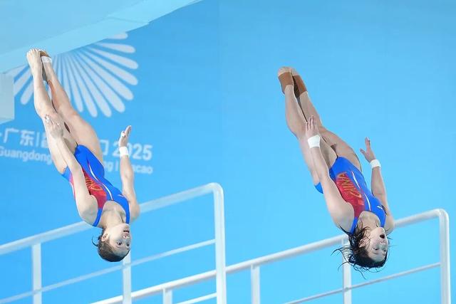 陈芋汐掌敏洁获全运会女双10米台冠军，全红婵带伤出战获第五，此前教练说“她每天都疼得不得了”