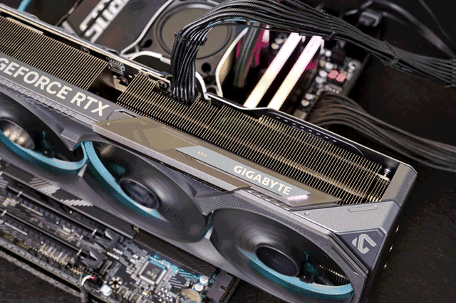 技嘉GeForce RTX 5070 Ti GAMING OC 魔鹰 16G显卡评测：中高端游戏与AI的性能怪兽