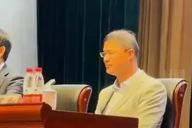 罗翔一夜白头？本人最新回应！网友：“张三”要慌……图片