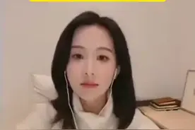 “你别在镜头里面播，烦死我了这一天”，陈都灵直播时工作人员一旁大吼。工作室发文致歉：直播开始前操作一直出bug，抱歉让老板和大家担心啦#陈都灵图片
