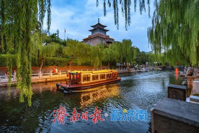 一年四季 泉在济南丨济南黑虎泉水位攀升，夜景迷人引客来