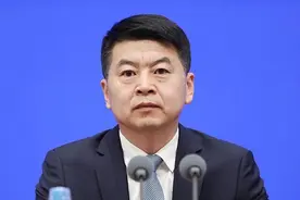 国家铁路局答南都：将力推铁路新能源装备，淘汰老旧内燃机车视频封面