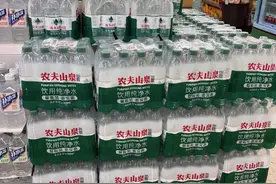 纯净水低至8毛钱一瓶！农夫山泉、怡宝、娃哈哈等打起价格战图片