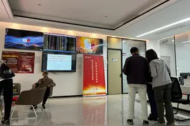 炒股热情高涨，新股民国庆假期忙开户图片