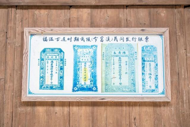 在21℃的连绵绿意里 ，我坐的不是缆车是糖果色的云！周边还藏着一座古镇……