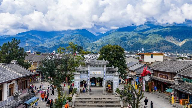 喜洲古镇迎客来