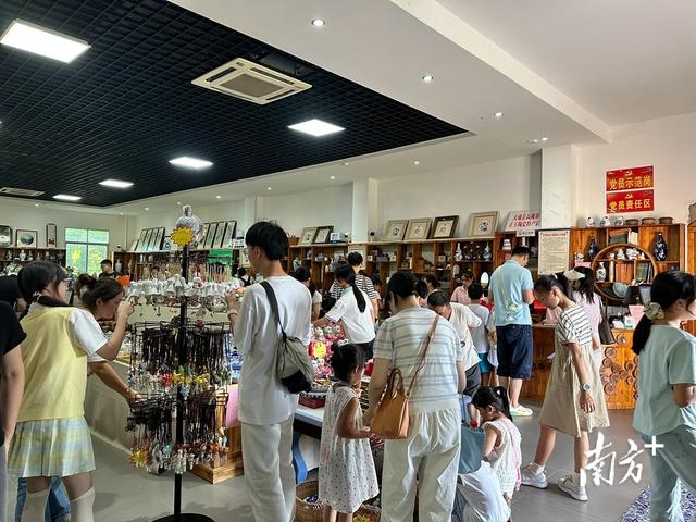 探秘大埔陶瓷：工坊巧变“潮玩” 非遗传承与工业旅游的奇妙碰撞