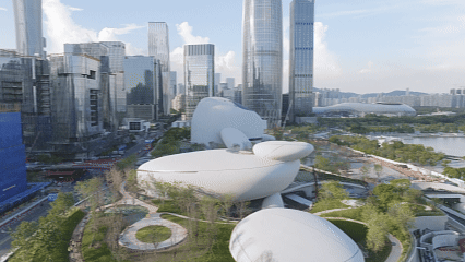 火了！深圳湾“悬浮阿姨”