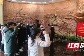 缅怀革命先辈丰功伟绩 “以学促干”展两新党员红力量图片