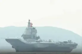 中国海军航母首次直播，山东舰航母编队抵达香港