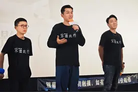胡歌现身《不虚此行》长沙路演现场：我和闻善挺像的图片