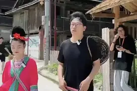 观澜亭｜主播成为新职业 直播间卖货能否更规范？图片