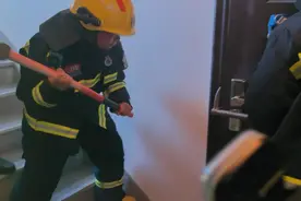 事发宁波！现场一女子被警方带走……图片