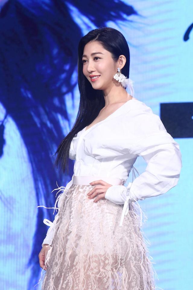 台湾女演员用微波炉煮蛋被炸伤眼睛