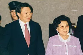 胡润女企业家榜：邝肖卿首次成为中国女首富，身家720亿元图片