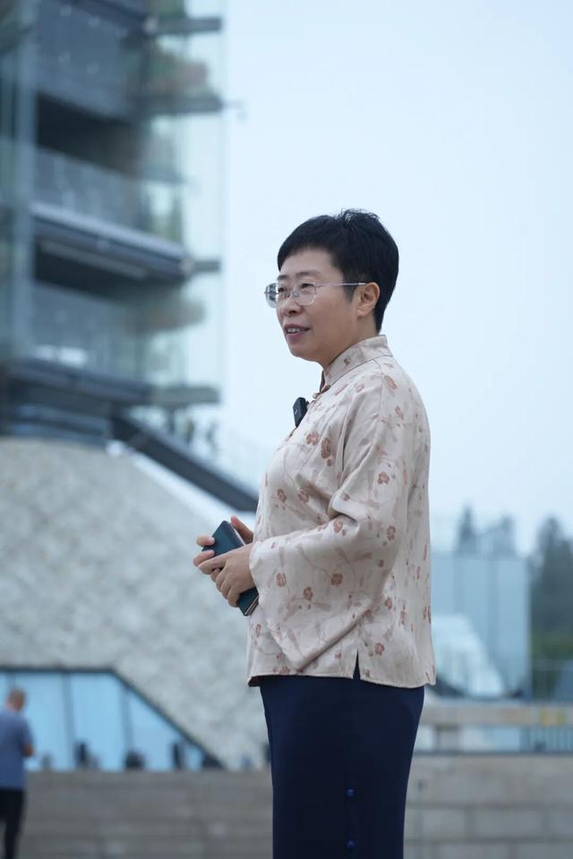 跟着蒙曼，聆听秦淮的桨声灯影