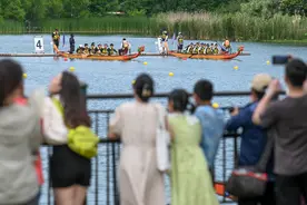 城事｜首届沪港澳青年龙舟邀请赛开赛，逾400名选手参加图片