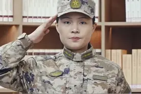 清华女硕士，二次入伍，授衔中尉！图片