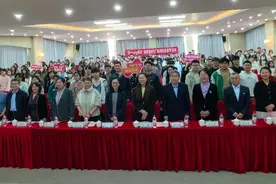 “花young年华 健康高校行”系列科普宣传活动在李沧区启动图片