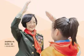 雷锋｜雷锋叔叔为我系上红领巾图片