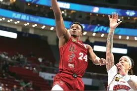 山东男篮最现实目标：保八争四图片