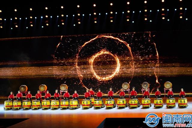 2025海丝泉州非遗时尚秀上演 千年非遗邂逅现代时尚