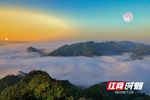 云海为幕，日出为笔，邂逅洪江古商城的极致浪漫