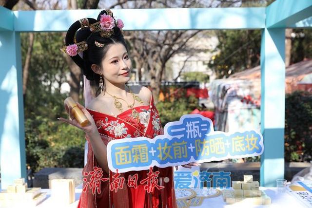 千佛山下国风起 济南第六届汉服嘉年华引热潮