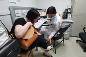 户外待约半小时竟生红疹！防日晒伤建议穿长衣长裤图片