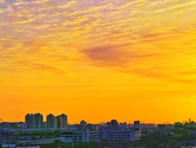 奇观！今早北京的天空出现“彩虹”，你看到了吗？