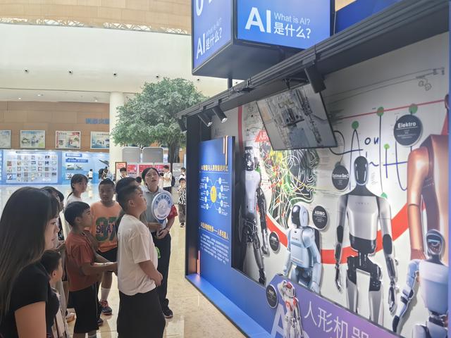 放假了，AI、机器人都来广东打卡世界最大科技馆了？