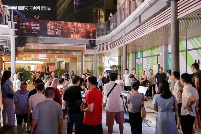 民歌湖风雨桥正式通桥！从今天起大家可以上桥拍照看风景啦！