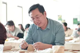 东营市莒州路幼儿园开展“陶韵匠心，师者风采”陶艺手工活动图片