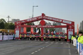 “甲骨文杯”2025安阳马拉松赛燃情开跑图片