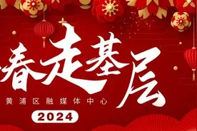 她像对待父母一样，对待这里的老人图片