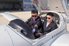 从17岁到70岁，都来报名，飞机驾照火了！怎么学、多少钱？记者探访→图片
