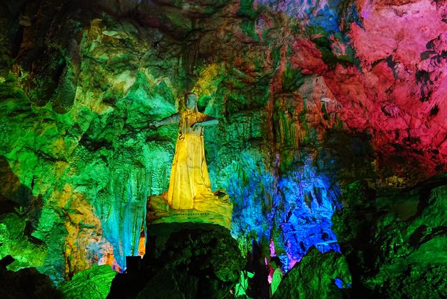 富源多乐原： “四层溶洞 + 非遗体验 + 现代游乐” 解锁复合型旅游新体验