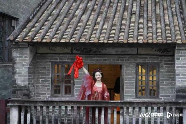 元旦假期，到岭南印象园昼观巾帼醒狮，夜赏铁花千灯