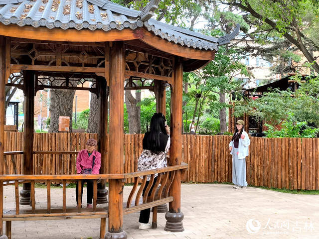 一路欢歌一路景 百年长街漾新声