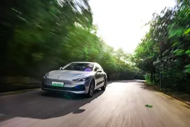 科技座舱，解锁超级混动新体验，记者深度试驾荣威D7 DMH图片