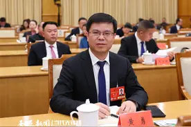 代表委员回乡记｜黄勇代表：为新基建夯实“数字底座”图片