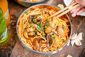 湖北襄阳：一碗牛肉面的“侠义”精神图片