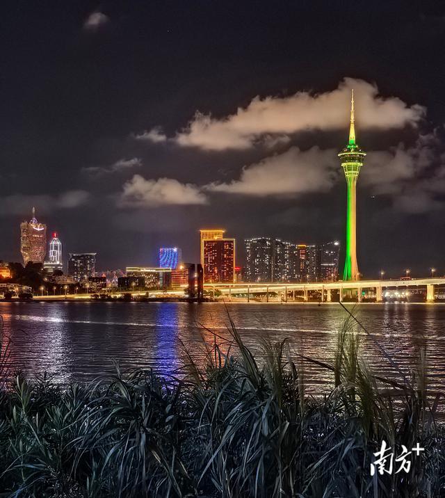 伫立十字门