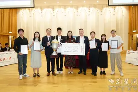 华科学子创造历史！这位美女辩手一赢到底图片