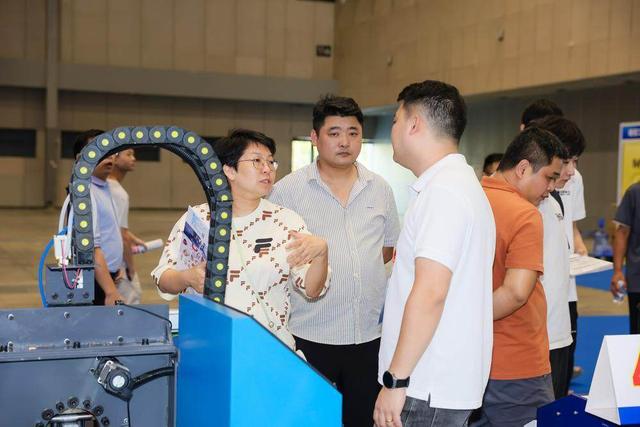 与广交会战略联动！2025世界工业装备及材料供应链博览会开幕