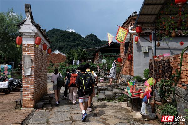 勾蓝瑶寨：石头筑就的瑶乡，把生存智慧“写”进古墙