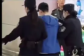 王楚钦被堵进洗手间，孙颖莎被女警护送离开……网友：太窒息了图片