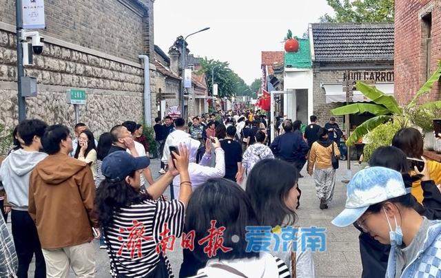 一年四季 泉在济南丨雨过天晴 济南上新街假期尾声引客来